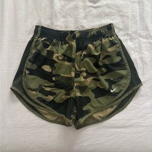 Nike Camouflage Tempo Dri-FIT Mid-Rise Brief-Lined Running Shorts